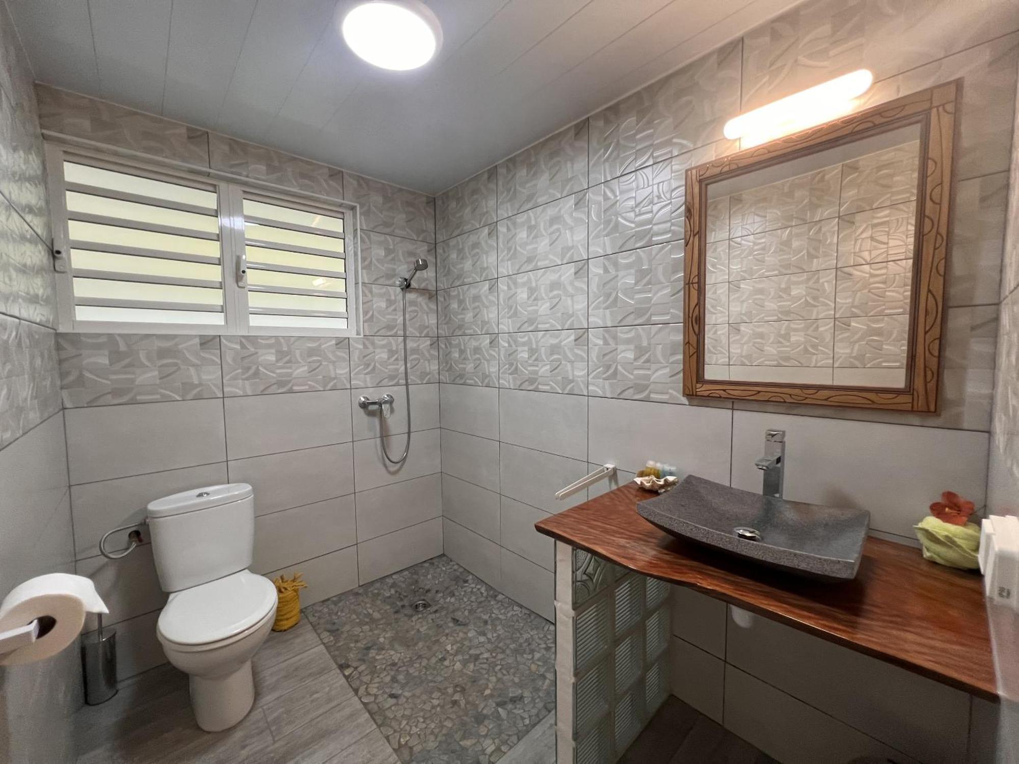 Pare Lodge Tahiti Pirae Room photo